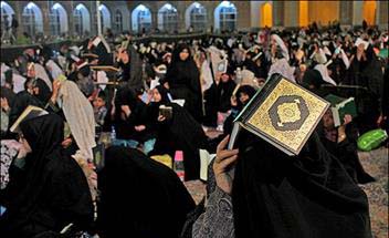 دستان دعا رو به سوی گرداننده ی تقدیر