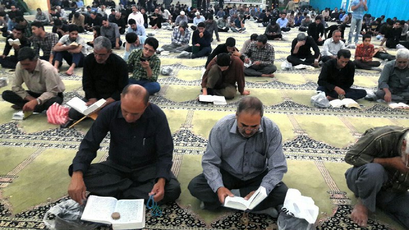 دستان دعا رو به سوی گرداننده ی تقدیر