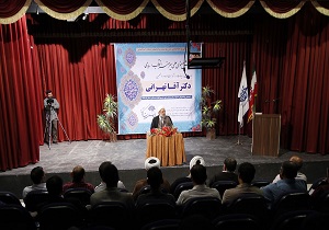 هنر به تنهایی بار ارزشی ندارد، بلکه هنرمند است که به هنر ارزش محتوایی و ارزشمند می‌بخشد
