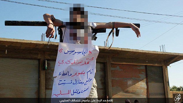 داعش قلب جوانی را با چاقو درید/ ادامه داستان غم&zwnj;انگیز قتلهای فجیع داعش+تصاویر