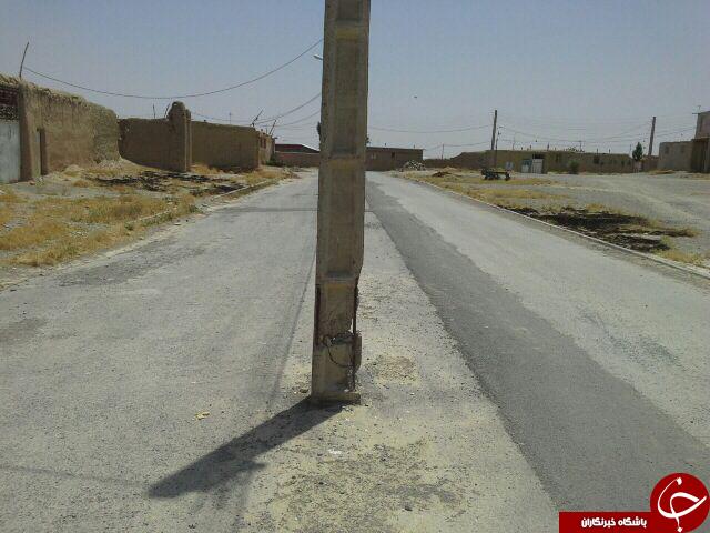 تیرهای برق در وسط بلوار روستای تبرته + تصاویر