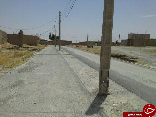 تیرهای برق در وسط بلوار روستای تبرته + تصاویر