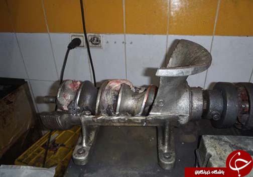 چرخ گوشت دست مرد را بلعید + تصاویر