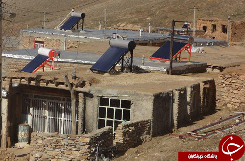 گردشگران فرانسوی و انگلیسی مهمان روستای آبگرمکن های خورشیدی +تصاویر