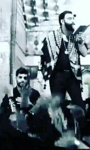 حضور آقای گل در هیئت مداح معروف در شب قدر