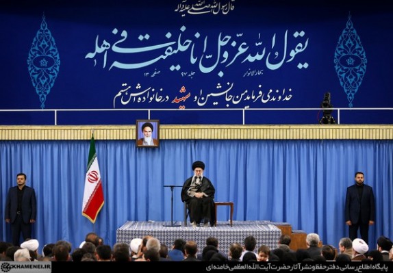 داعش را برای شکست جمهوری اسلامی ساختند/ محکومیت شدید تعرض به عالم مجاهد شیخ عیسی قاسم/ هر جا برای خوشایند استکبار کوتاه آمدیم دچار خسارت شدیم
