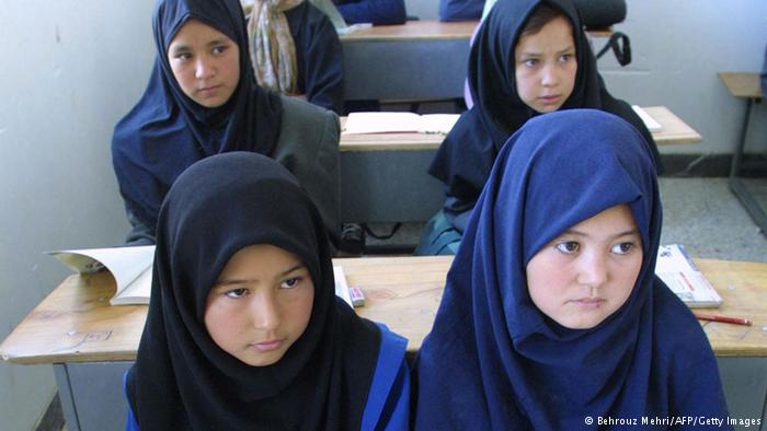 تحصیل دانش آموزان افغانستانی در مدارس ایران رایگان شد