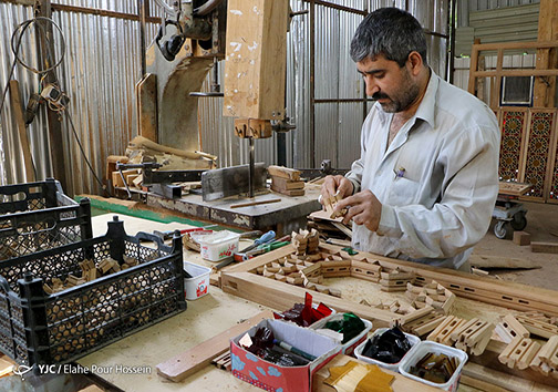 ساخت پنجره های چوبی حرم مطهر امام موسی کاظم (ع) و امام جواد (ع)+تصاویر
