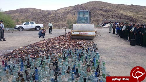 قليان هاي جمع آوري شده در طرقبه شانديز معدوم شد+ تصویر قليان هاي جمع آوري شده در طرقبه شانديز معدوم شد+ تصویر