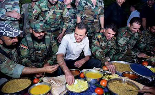 بشار اسد در کنار سفره افطاری نیروهای ارتش سوریه