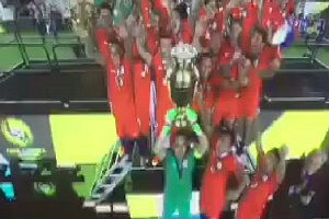 فیلم بالا بردن جام توسط تیم ملی شیلی