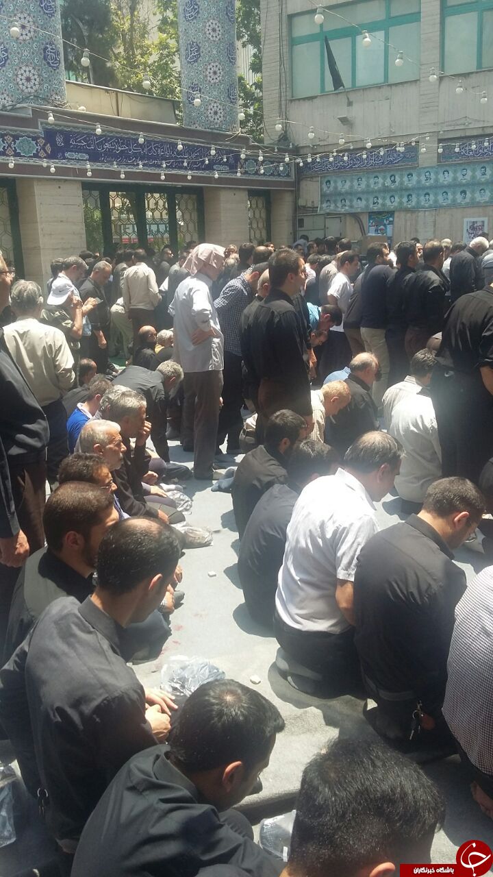 دو قدم تا احمدی نژاد/عکسبرداری ممنوع!/احمدی نژاد پیش از موعد افطار می کند! + عکس