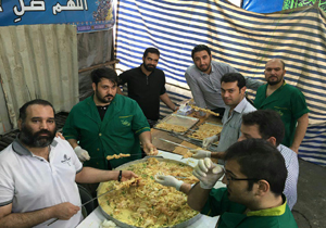 تصاویری از پخش نذری در پاسداران