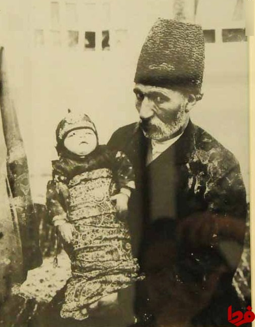 عکس/ نوزاد قنداق پیچ قاجاری