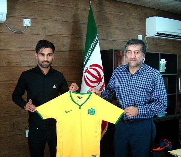 مصطفی احمدی به صنعت نفت آبادان پیوست