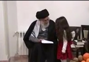 تصويری كه آرميتا برای رهبرانقلاب از روز حادثه ترور پدرش نقاشی كرد + فیلم