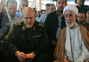 ملت ایران با صبر و استقامت و هدایت رهبری از پیچ تاریخی گذر می کند