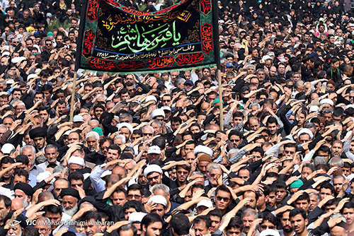 تشییع 2 شهید گمنام هشت سال دفاع مقدس در مشهد+ تصویر