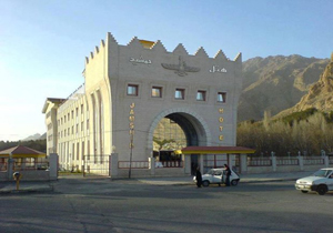 آتش سوزی در محوطه باغی طاقبستان کرمانشاه مهار شد