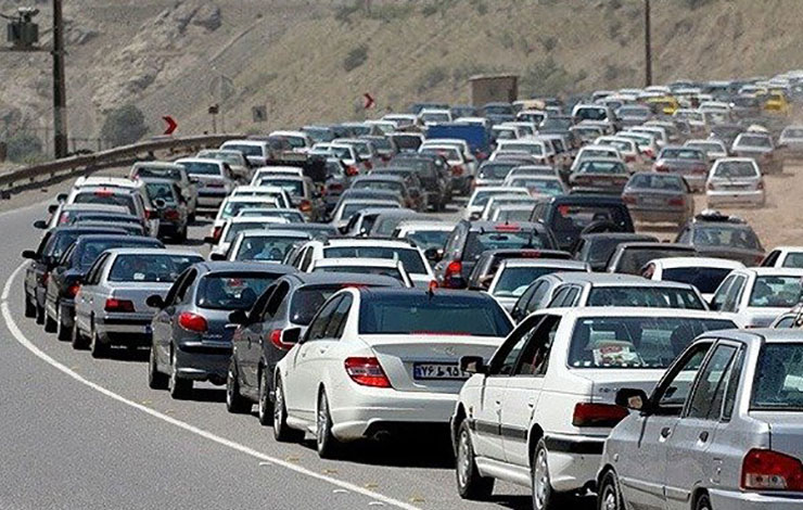 بارش باران در فیروز کوه/ترافیک نیمه سنگین در آزاد راه کرج- تهران