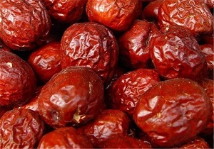 ترفندهایی برای نجات از گرمای تابستان/ "عناب"، کولر و خنک کننده طبیعی بدن