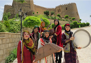 کنسرت گروه موسیقی بانوان لرستان در فرهنگ‌سرای نیاوران