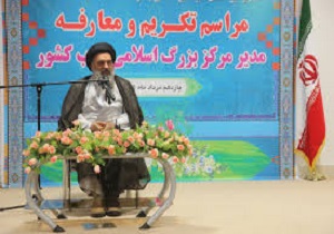 حجت الاسلام منتظری، مدیر مرکز بزرگ اسلامی غرب کشور