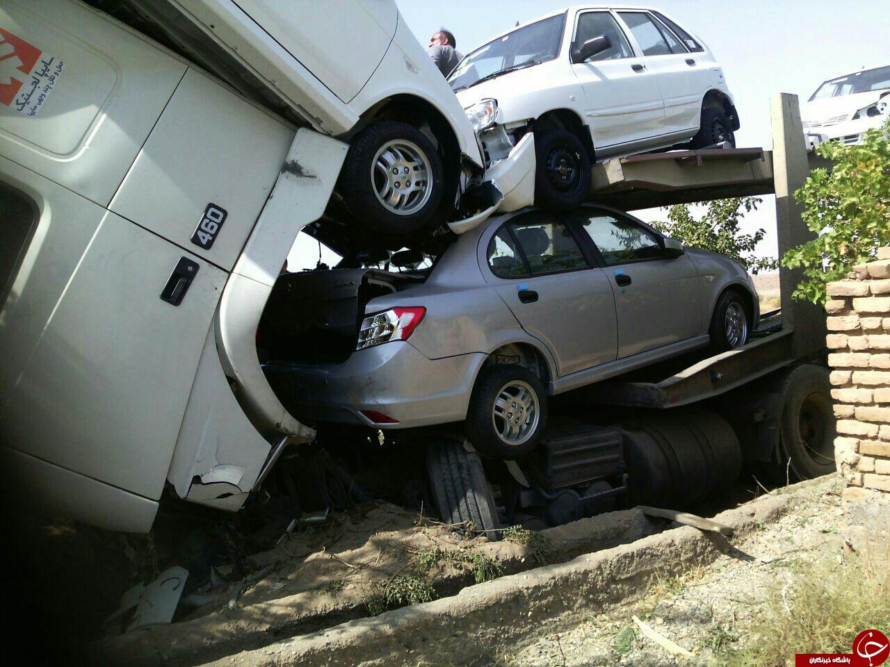 واژگونی هولناک تریلی حامل ماشینهای  صفر کیلومتر + تصاویر