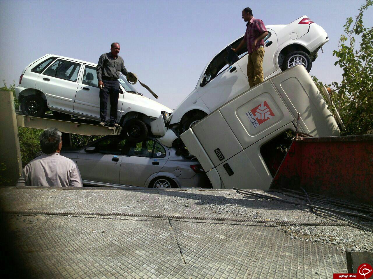 واژگونی هولناک تریلی حامل ماشینهای  صفر کیلومتر + تصاویر