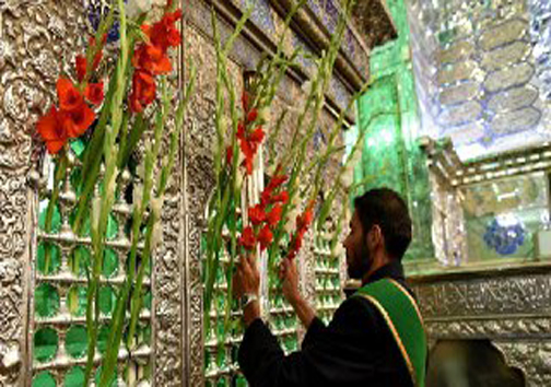 گلباران و عطر افشانی سومین حرم اهل بیت (ع)+عکس