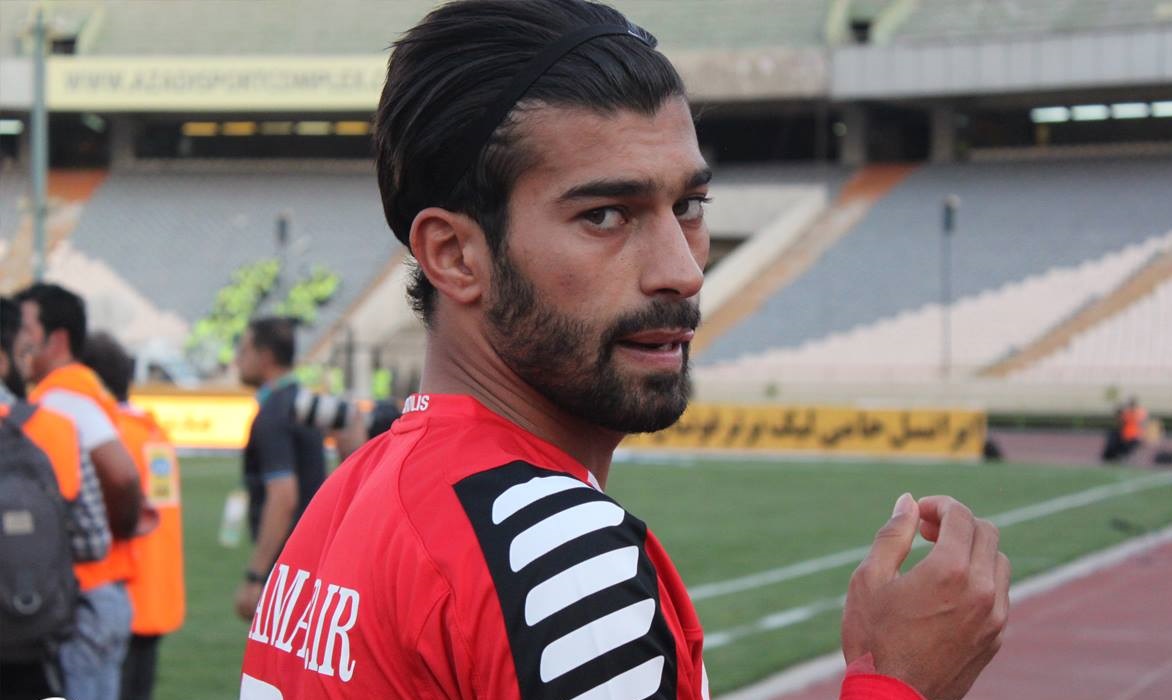 رضائیان با حالتی عصبانی باشگاه پرسپولیس را ترک کرد