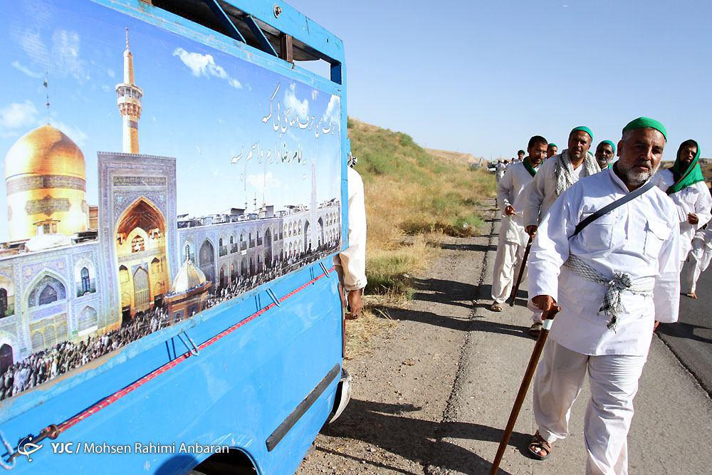 قدیمی ترین کاروان پیاده حرم رضوی در راه مشهد+ تصویر