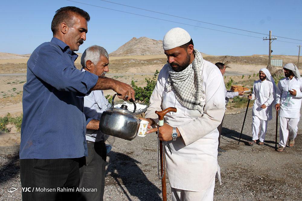 قدیمی ترین کاروان پیاده حرم رضوی در راه مشهد+ تصویر