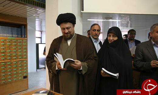 تصویری از سیدحسن خمینی در کنار مادرش