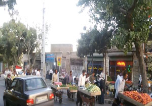 خیابان&zwnj;های سنندج در قرق میوه&zwnj;فروشان دوره&zwnj;گرد + فیلم