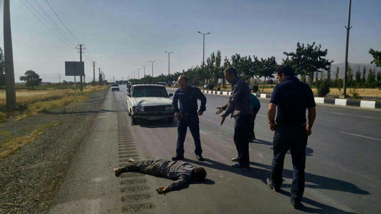 مجروح شدن عابر پیاده در تصادف وانت پیکان + تصویر