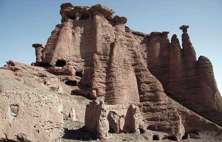 قلعه بهستان یکی از 20 قلعه تاریخی شهرستان ماهنشان