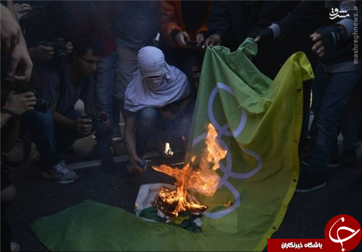 پرچم المپیک به آتش کشیده شد +عکس