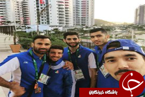 آوازخوانی بازیکن تیم ملی در دهکده المپیک + فیلم