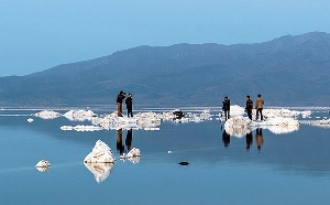 بازدید جمعی از خبرنگاران از احیاء دریاچه ی ارومیه و ترسیب کربن