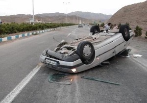 واژگونی خودروی پژو پارس در اتوبان کاشان قم