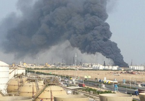 آتش سوزی در انبار لاستیک پتروشیمی بندر امام
