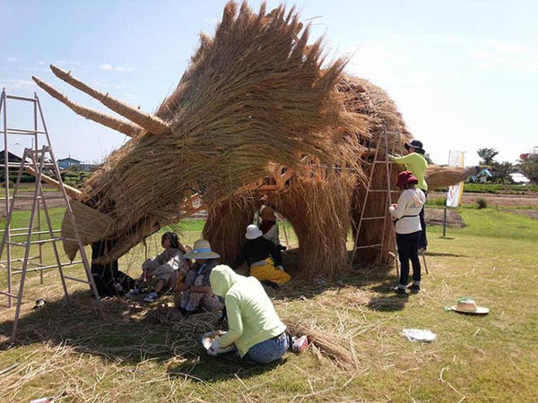 جشن برداشت برنج در ژاپن با جانوران غول پیکر!&zwnj;+ تصاویر