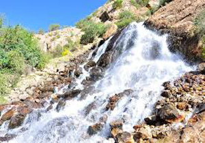 نمایی زیبا از آبشار مرتفع ایران +فیلم