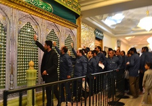 غبار روبی حرم مطهر حضرت معصومه(س)