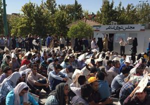 از گلایه دانشجویان دانشگاه صنعت نفت تا لحظه آتش گرفتن تریلی + فیلم و تصاویر