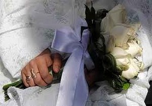 عقد زوج جوان در مزار شهدای گمنام