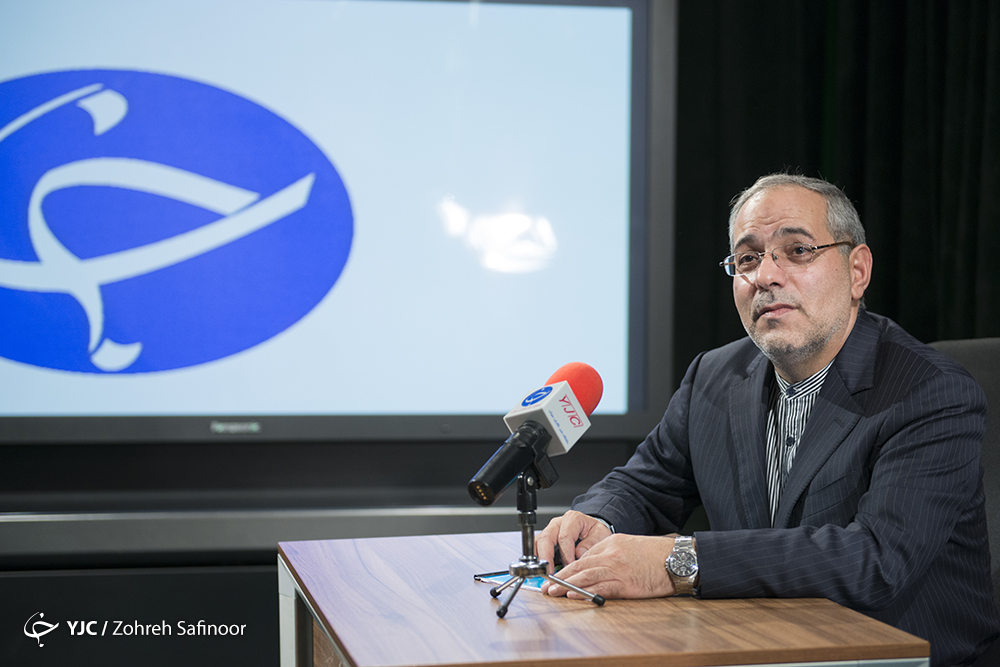 کرباسچی: امیدواریم اوباما به حرف احمدی&zwnj;نژاد گوش دهد!/کوهکن: کسی باور نمی&zwnj;کند کار احمدی نژاد انتخاباتی نیست/تمدن: احمدی&zwnj;نژاد خواستار حقوق ملت است