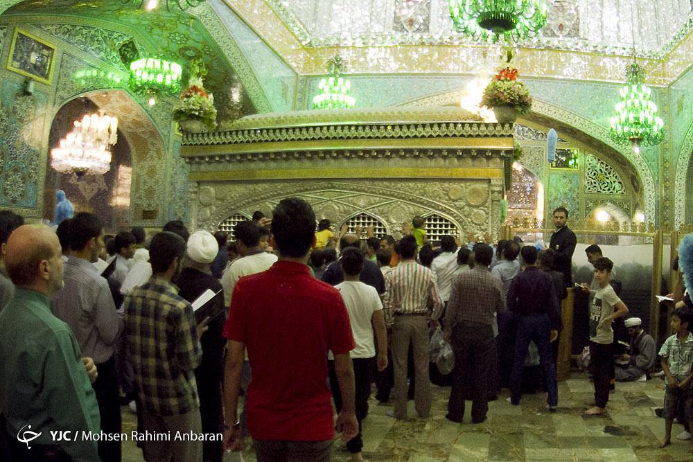 تعویض گل های ضریح مطهر حضرت رضا(ع)+ تصویر