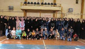 مسابقات بدمینتون مادران و دختران